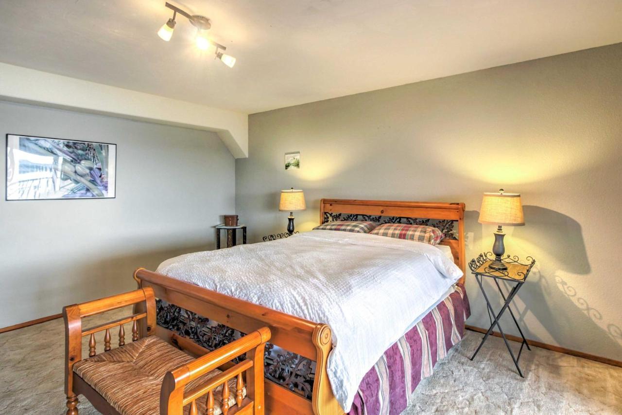 Spacious Kelseyville Home With Large Lakefront Deck! Екстериор снимка