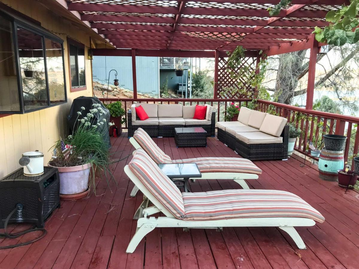 Spacious Kelseyville Home With Large Lakefront Deck! Екстериор снимка